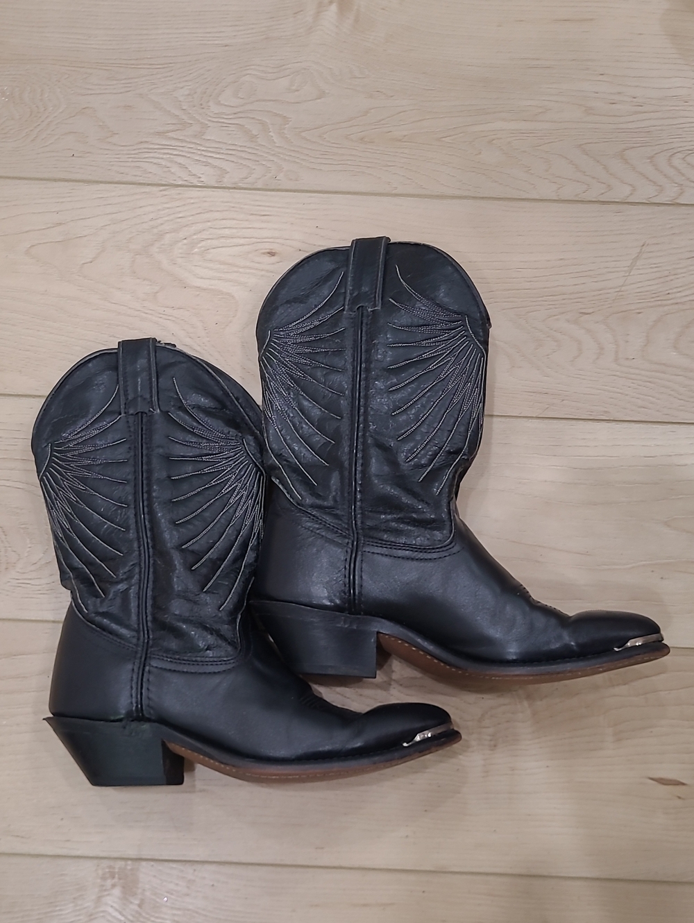 Vintage Women's Black Leather Embroidered Western Heeled Boots